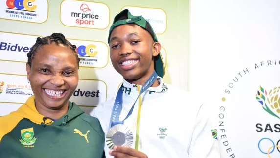 Bayanda Walaza: Akani Simbine showed up for the country