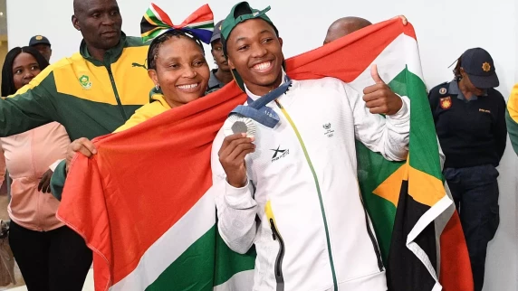 Bayanda Walaza’s mother receives sponsored trip to Junior World Champs