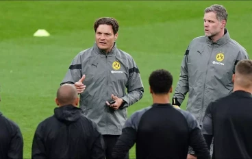 borussia-dortmund-manager-edin-terzic-during-a-training-session16