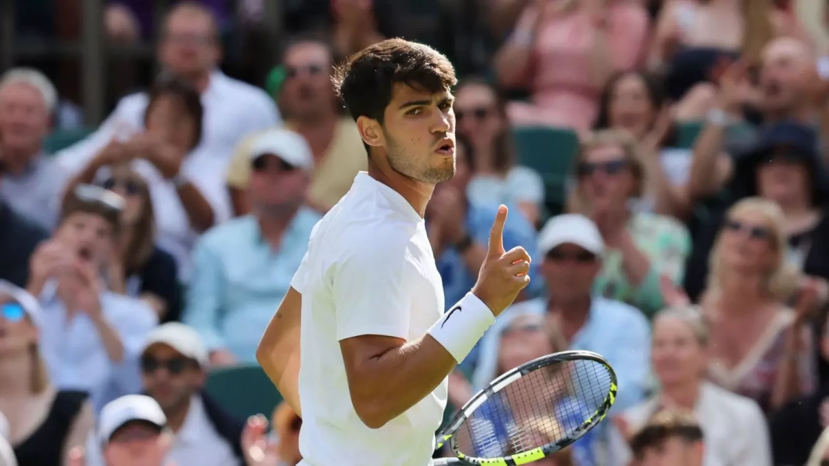 Wimbledon: Carlos Alcaraz advances to third round with straight-sets victory over Oliver Tarvet