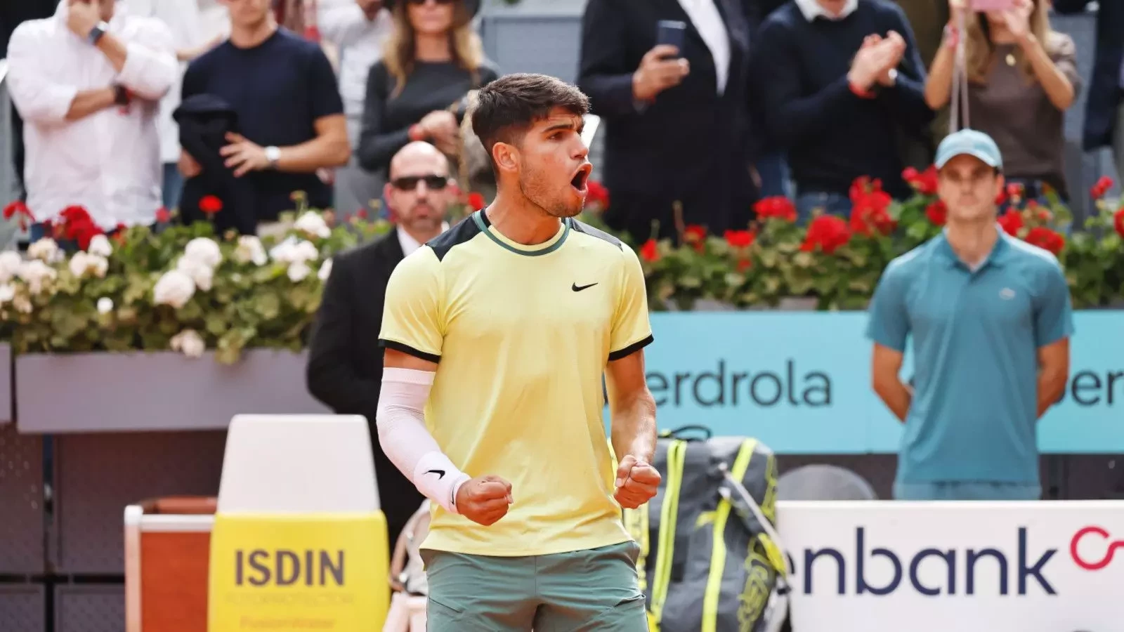 Defending champions Carlos Alcaraz and Aryna Sabalenka march on at ...