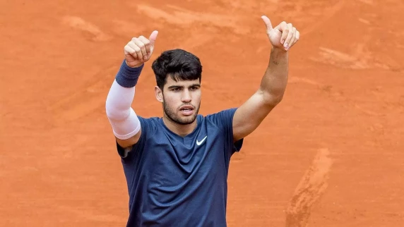 Carlos Alcaraz and Jannik Sinner march into French Open quarterfinals