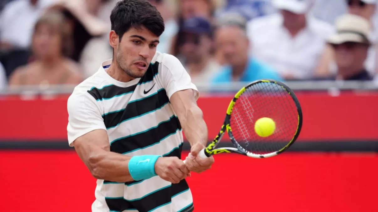 Carlos Alcaraz beats Roberto Bautista-Agut to seal place in final at Queen's