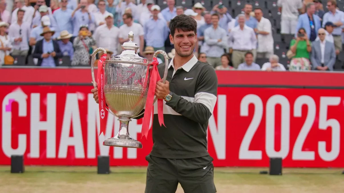 Carlos Alcaraz keeps epic win streak alive with Queen's title