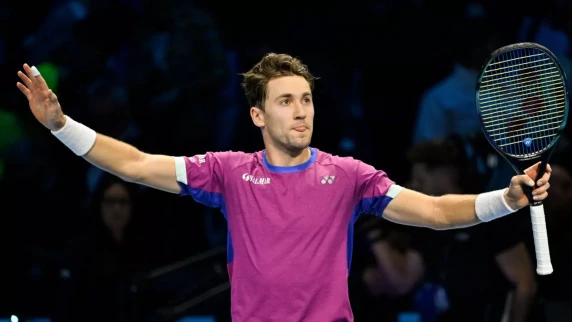 Casper Ruud shocks Carlos Alcaraz with straight-sets victory in ATP Finals opener