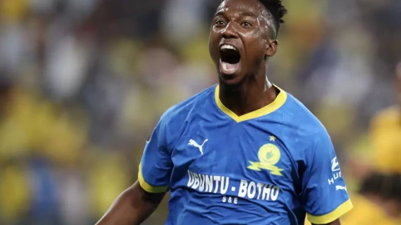 Unstoppable Sundowns down Chiefs in Soweto to break PSL record
