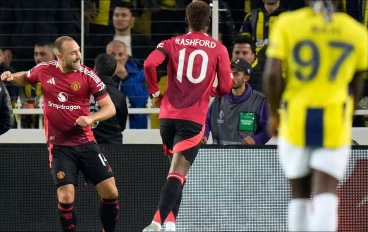 christian-eriksen-celebrates-his-goal-for-man-utd16