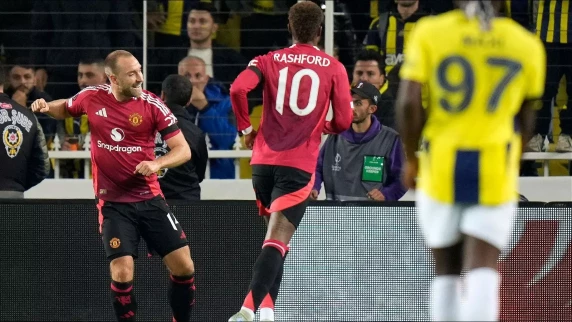 Jose Mourinho sent off as Fenerbahce hold Man Utd in fiery reunion