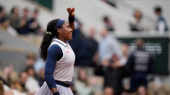 Coco Gauff dispatches Dayana Yastremska to reach French Open fourth round