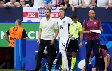 cole-palmer-and-gareth-southgate-30-june-202416