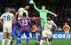dean-henderson-of-crystal-palace-clears-the-ball-from-west-ham-20-april-202616.webp