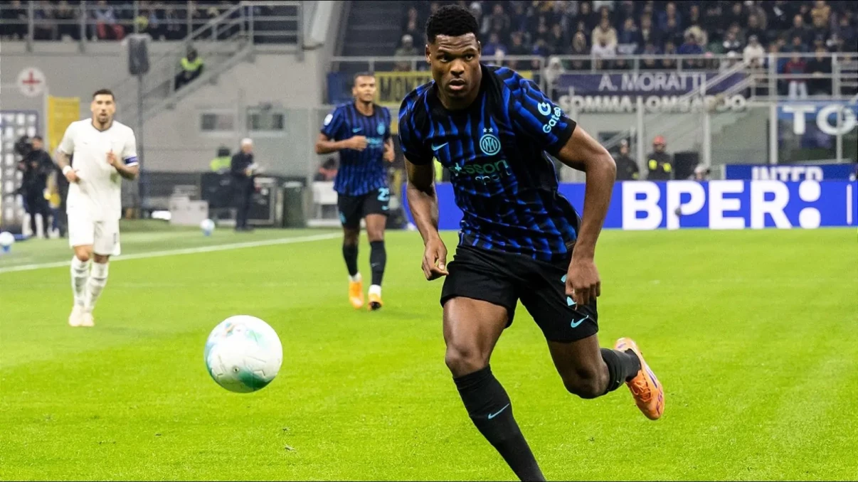 Denzel Dumfries facing late fitness test ahead of Sunday's Milan derby Denzel Dumfries facing late fitness test ahead of Sunday's Milan derby