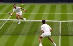 djokovic-alcaraz-wim-warmup-26-june-202516.webp