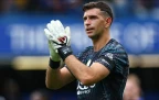 emi-martinez-of-chelsea-applauds-the-fans-30-august-202616.webp
