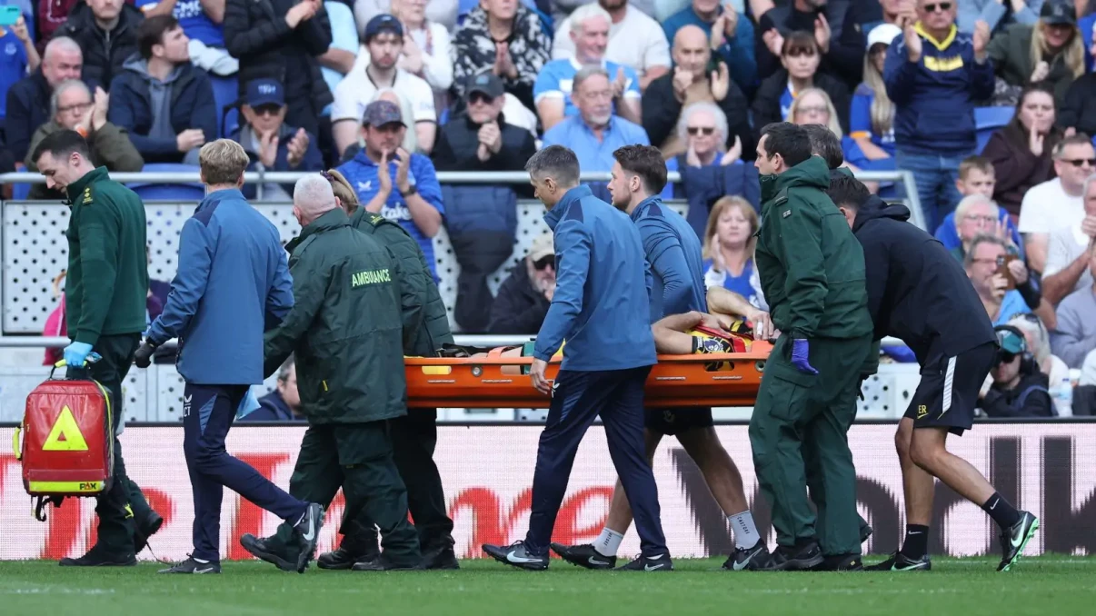 Chelsea goalkeeper Emiliano Martinez sidelined after successful surgery on broken jaw Chelsea goalkeeper Emiliano Martinez sidelined after successful surgery on broken jaw