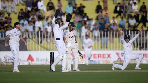 England with slight edge over Pakistan after entertaining day one