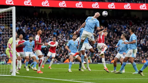 Goalless draw between Man City and Arsenal sees Liverpool take top spot