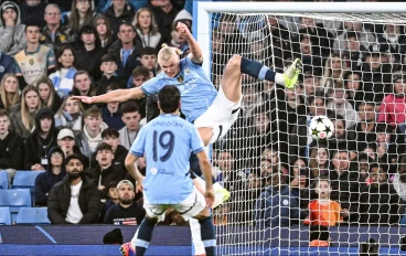 erling-haaland-of-manchester-city-acrobatically-scores16