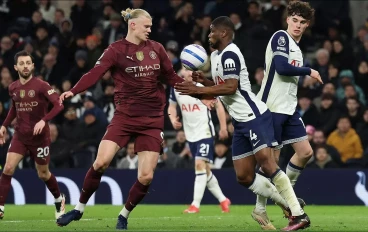 erling-haaland-of-manchester-city-and-kevin-danso-of-tottenham-hotspur16