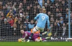 erling-haaland-sees-his-penalty-saved-by-everton-goalkeeper-jordan-pickford16.webp