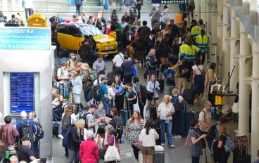 eurostar-terminal-st-pancras-station-london-passengers-stranded16