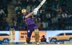 finn-allen-smashes-ball16.webp