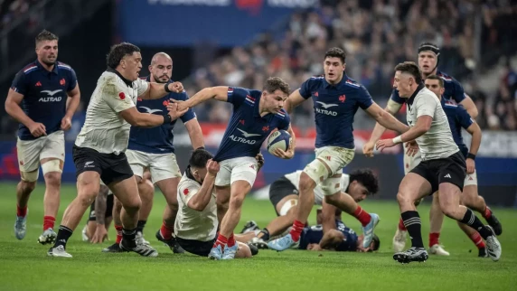 France pip All Blacks in Parisian thriller