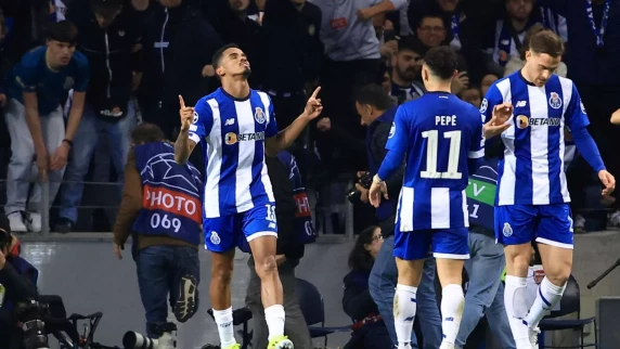 Brilliant last-gasp Galeno strike condemns Arsenal to first-leg defeat in Porto