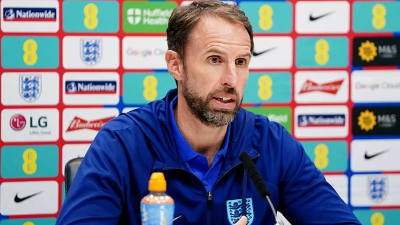 Gareth Southgate advises England players not be stressed by transfer talk