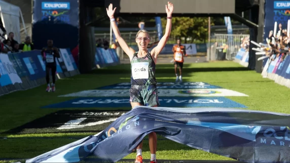 Gerda Steyn breaks Two Oceans Marathon course record again