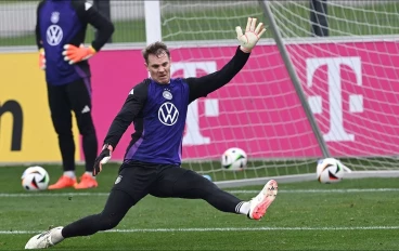 germany-s-goalkeeper-manuel-neuer-takes-part-in-a-training-session16