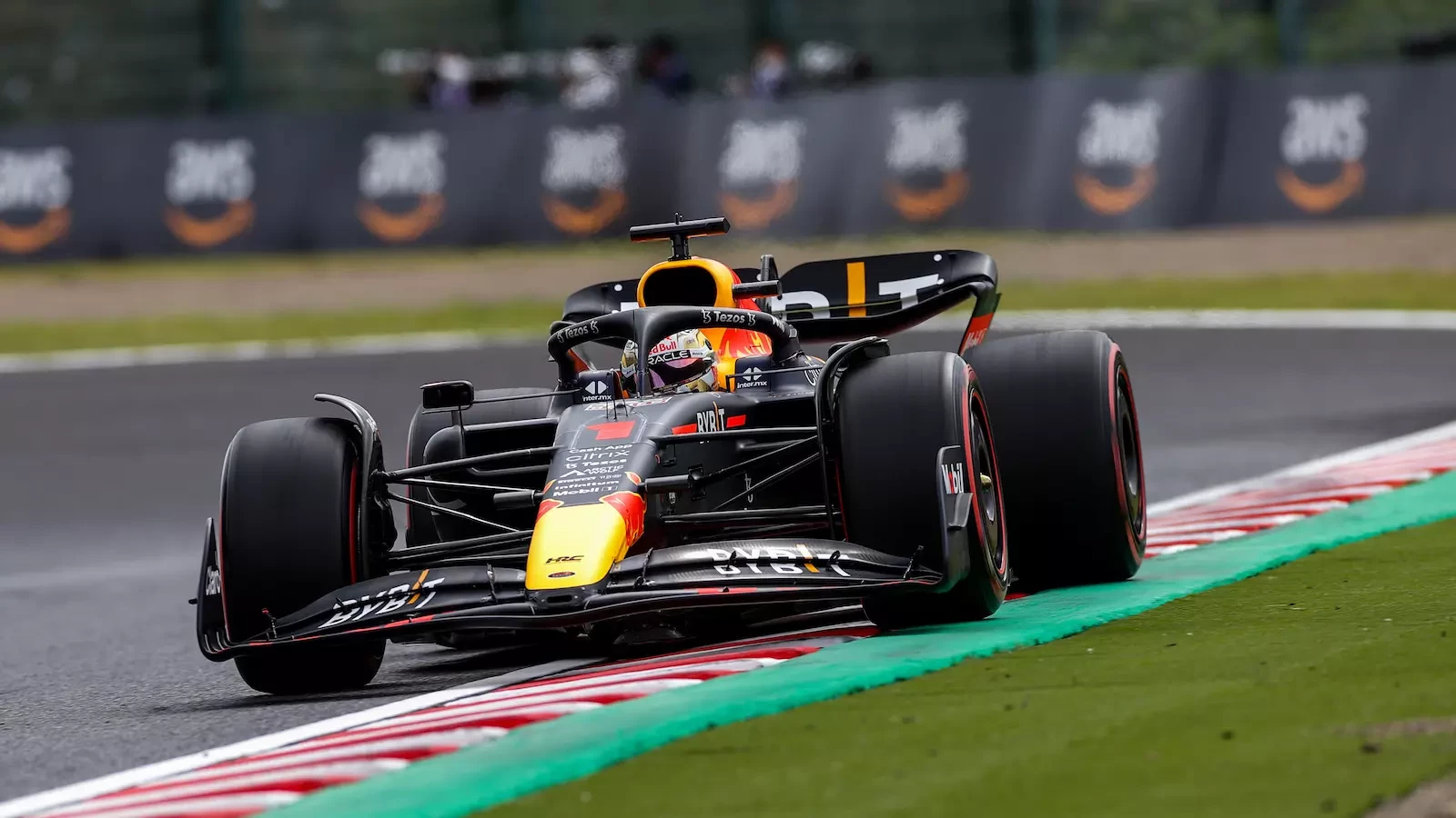 Verstappen pips Leclerc to pole in Japan | SABC