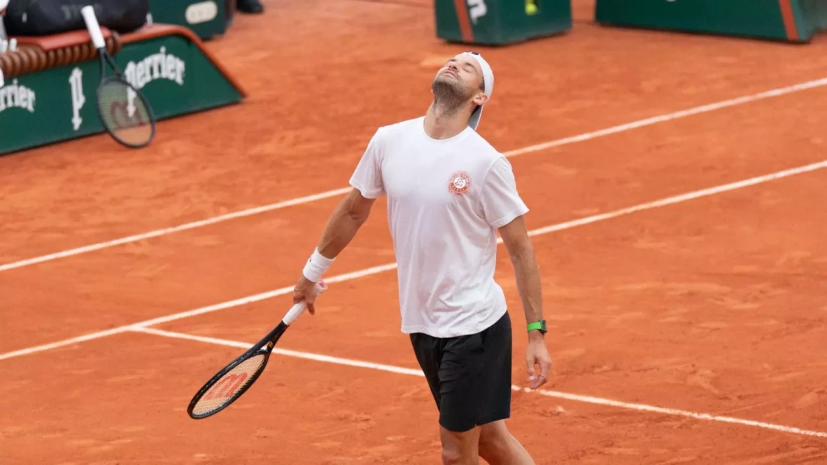 Grigor Dimitrov forced to retire in opening French Open match