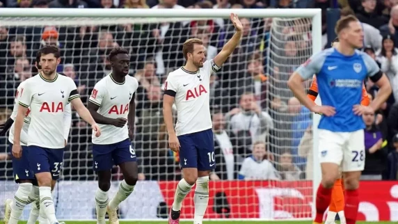 Harry Kane scores Tottenham winner against Portsmouth in FA Cup