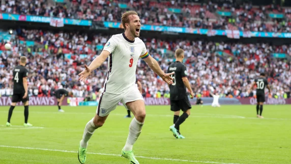Kane eases fitness concerns by returning to England training