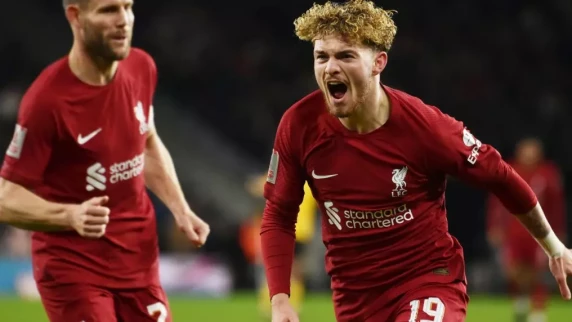 Elliott's strike enough to send Liverpool through in FA Cup