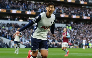 heung-min-son-of-tottenham-hotspur-celebrates-scoring16