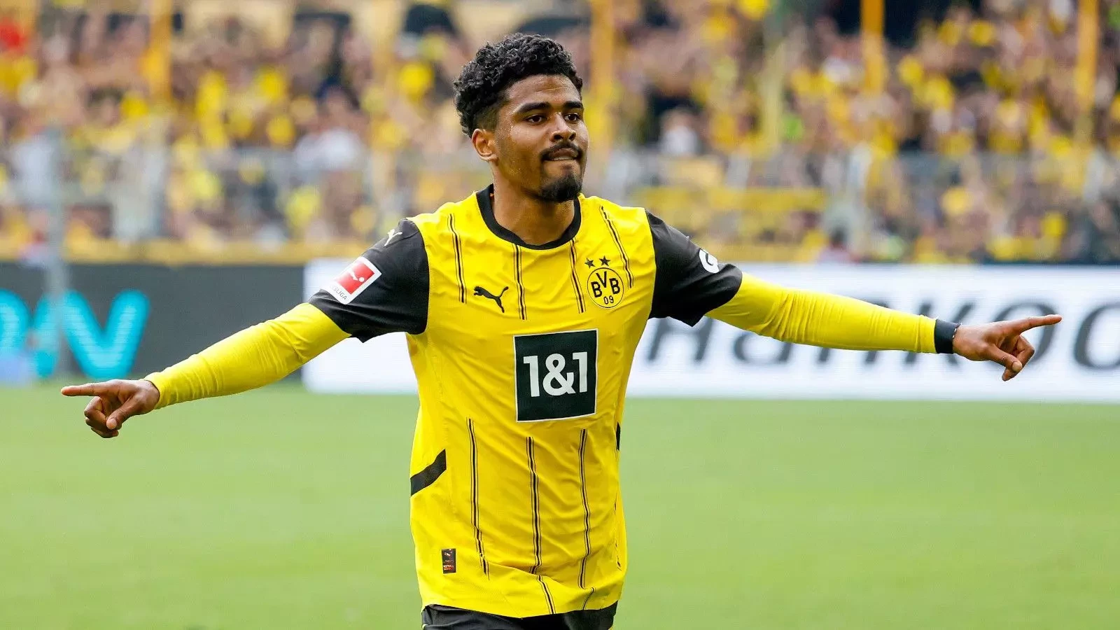 Ian Maatsen - Tạo Dấu Ấn Mạnh Mẽ Trên Hành Lang Cánh Trái