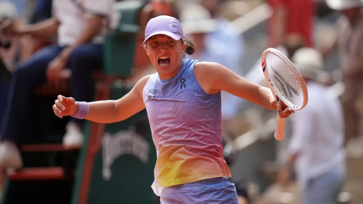 French Open: Iga Swiatek survives three-setter to overcome Elena Rybakina