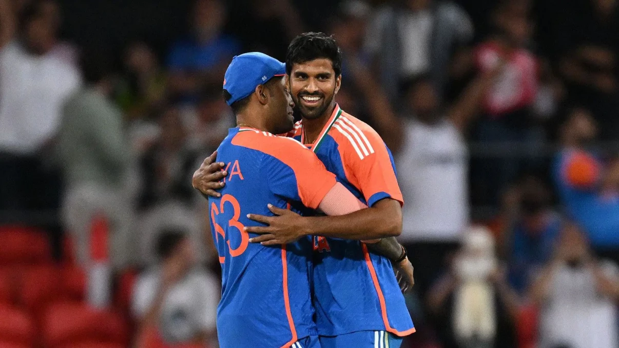 India rally to skittle out Australia and take series lead on the Gold Coast India rally to skittle out Australia and take series lead on the Gold Coast