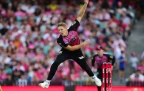 jack-edwards-bowling-action16.webp