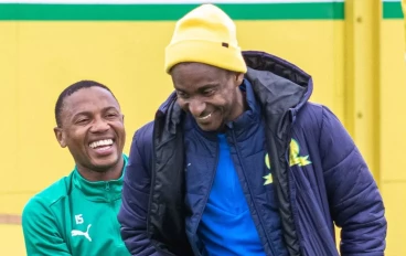 Andile Jali shares a light moment with coach Rulani Mokwena