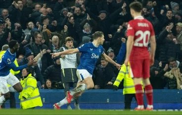 james-tarkowski-of-everton-f-c-celebrates-his-goal16