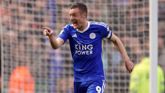 Jamie Vardy looking forward to Premier League return after signing new deal with Leicester
