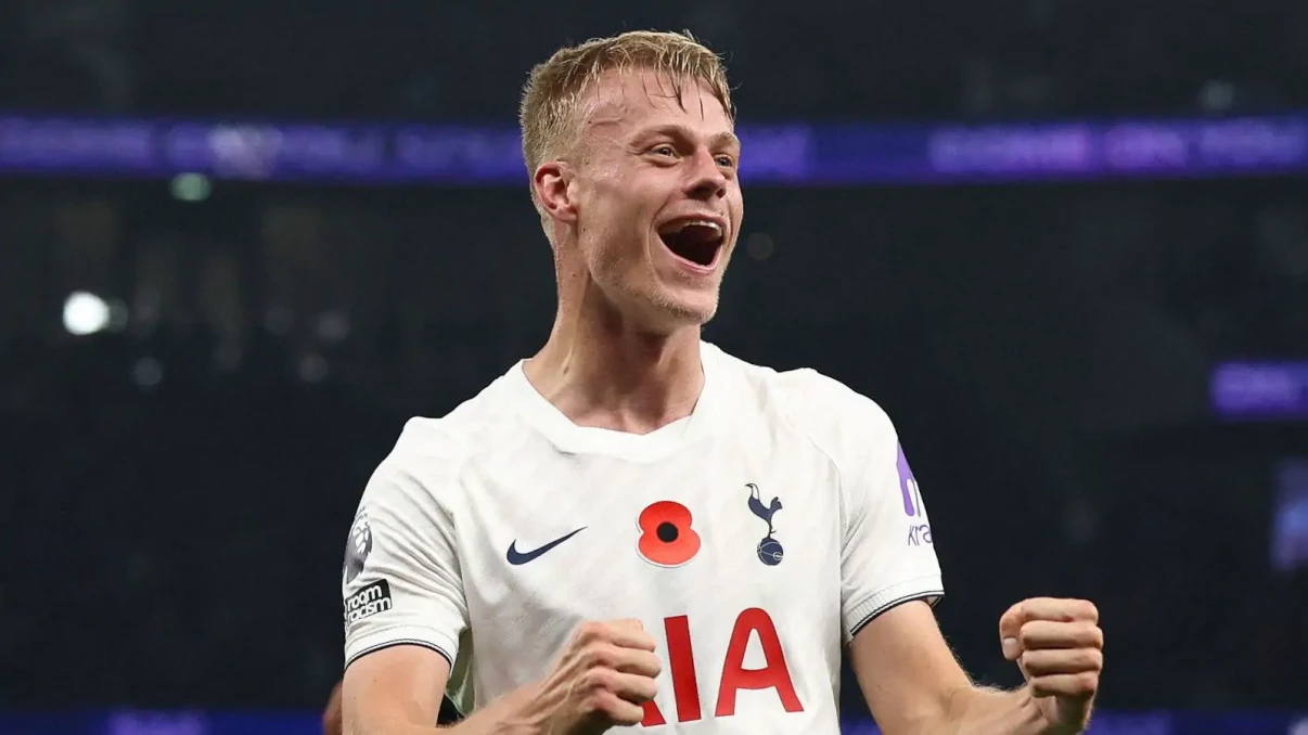 Tottenham beat ten-man Palace to secure third consecutive Premier League win Tottenham beat ten-man Palace to secure third consecutive Premier League win