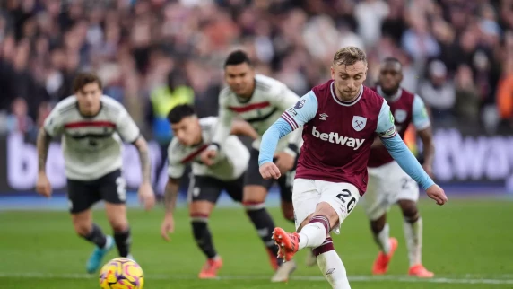 Jarrod Bowen penalty condemns Man United to defeat at West Ham