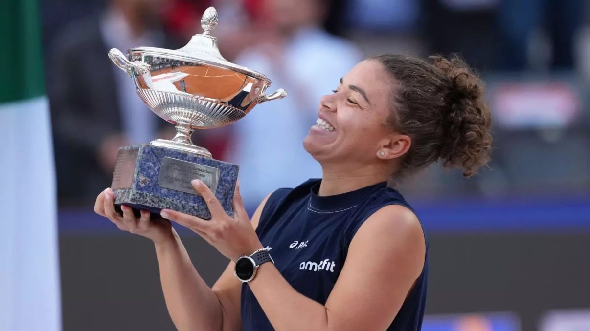 Jasmine Paolini stuns Coco Gauff to win the 2025 Italian Open