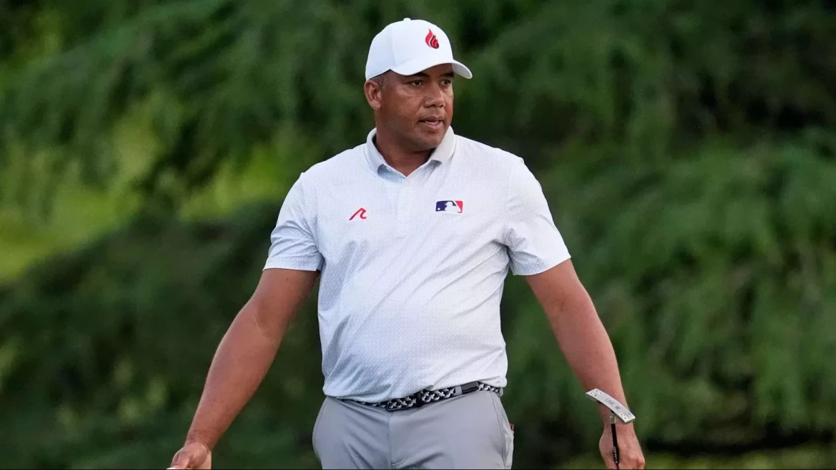 Jhonattan Vegas grabs first-round lead at PGA Championship as big guns fail to ignite