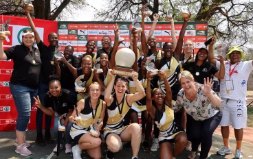 The winning Johannesburg team with the SPAR National Championships trophy after winning 46 – 40 against Mangaung at Hoërskool Rustenburg in North West Province on Saturday, 7 October 2023. Pi