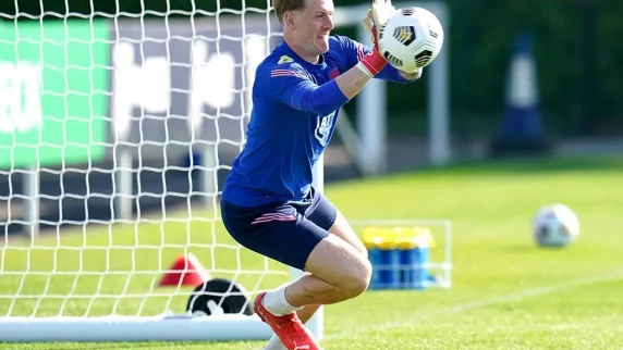 Jordan Pickford has signed a new contract with Everton